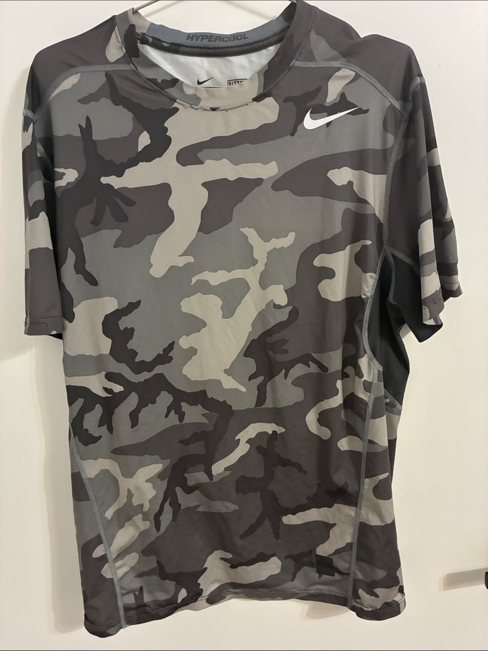 Nike Men’s Gray Camo Hypercool Short Sleeve Tee